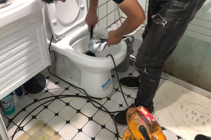 墨江马桶堵塞自己疏通还是找师傅?专业上门服务让你省时更省心